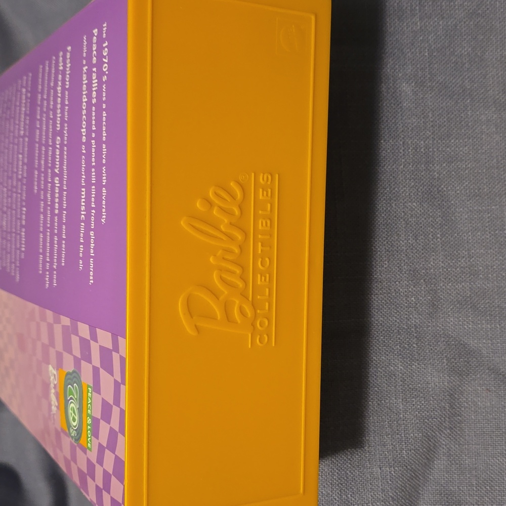 70's Peace & Love Barbie- Collector Edition - Picture 7 of 7